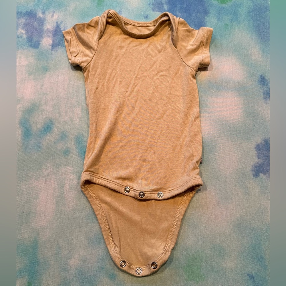 Kyte Baby NWOT tan 0-3m bamboo onesie